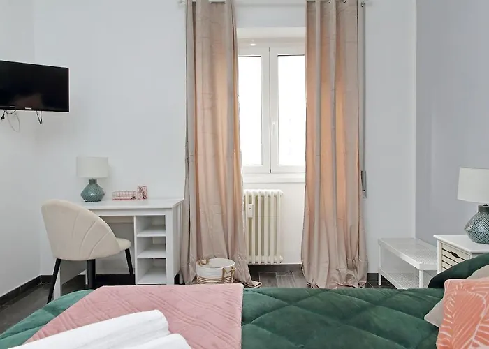 Maka, Dal Fascino Unico Apartment Rom