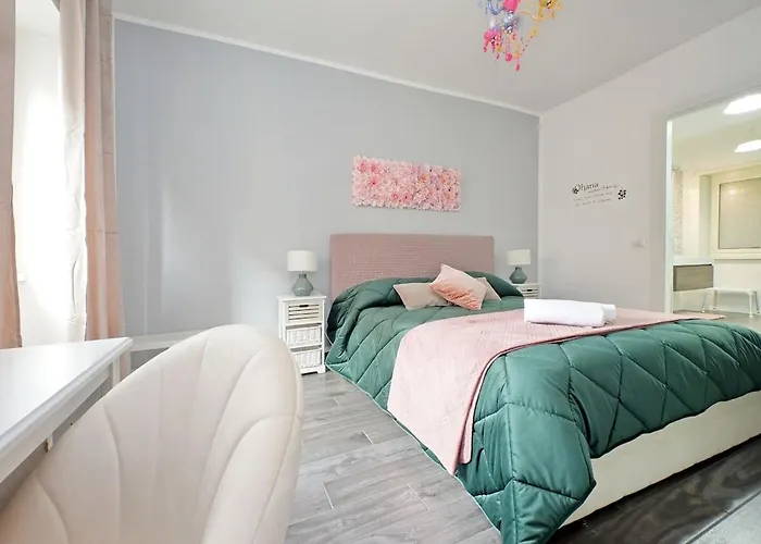 Maka, Dal Fascino Unico Apartment Rom